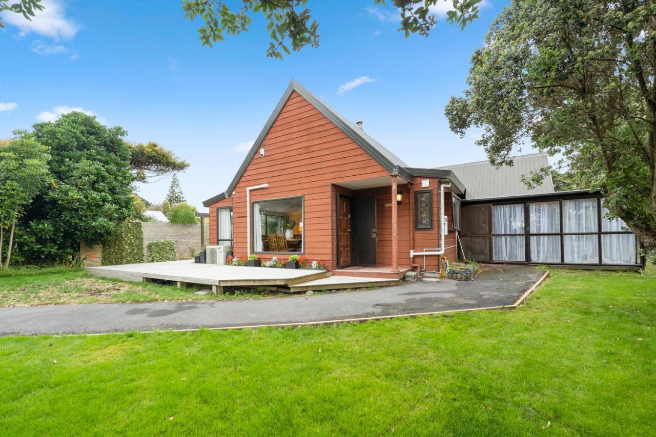 Wharerata - Otaki Beach Holiday Home Экстерьер фото