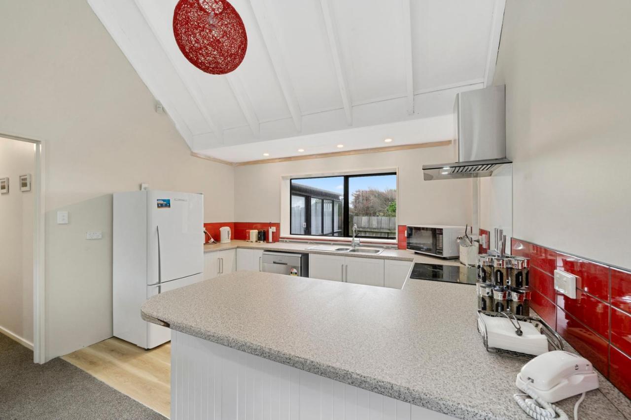 Wharerata - Otaki Beach Holiday Home Экстерьер фото