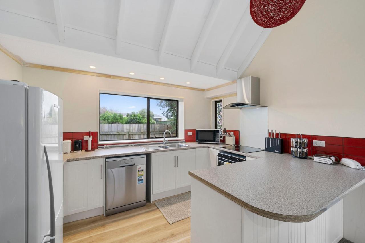 Wharerata - Otaki Beach Holiday Home Экстерьер фото